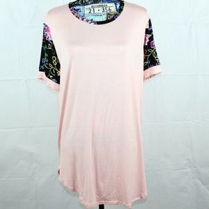 Amelia James Tee with floral sleeve Size 3XL NWT